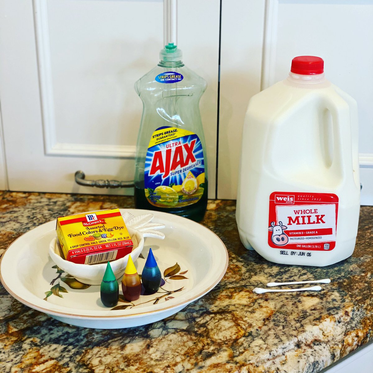bhenrycooper's tweet photo. Sharing some kid-friendly at-him food science experiments on the blog! First up:Magic Milk! Try it and share your results! #sciencechefs https://t.co/joChCZErAQ