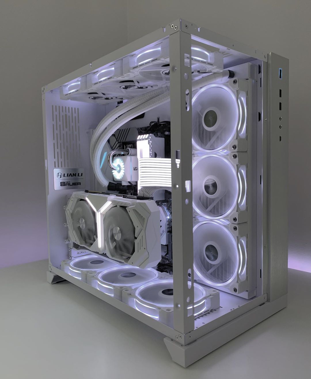 Lian Li Global White On White Builds Look So Clean What S Your Favorite Color Setting Build By Arktos Official Lianli O11d Strimerplus Gamingaddict Pcaddicts Pc Computer Pcgaming Pcgamer Pcmasterrace Desk Deskpc
