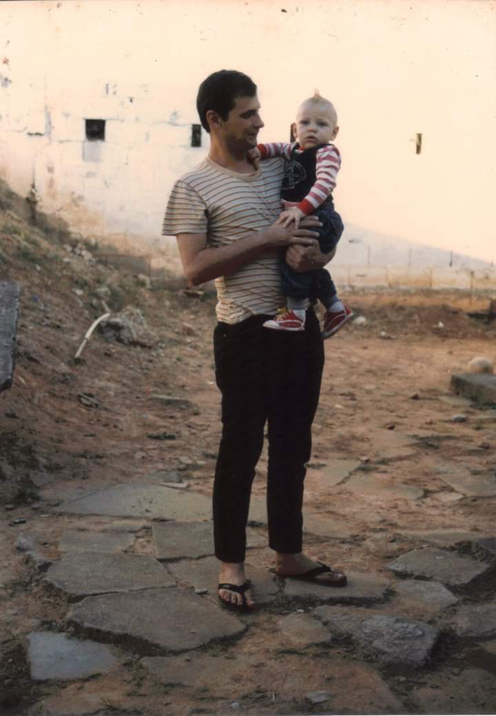 Uma linda foto de fofura... De Pai para Filho desde 1936...