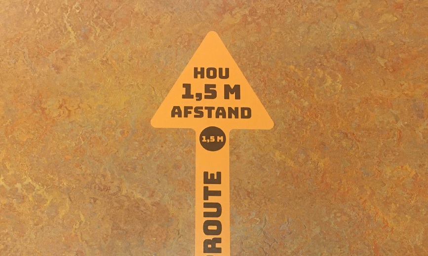 Weliswaar op afstand, maar vanaf dinsdag ontvangen we weer kleine groepjes leerlingen op school!
