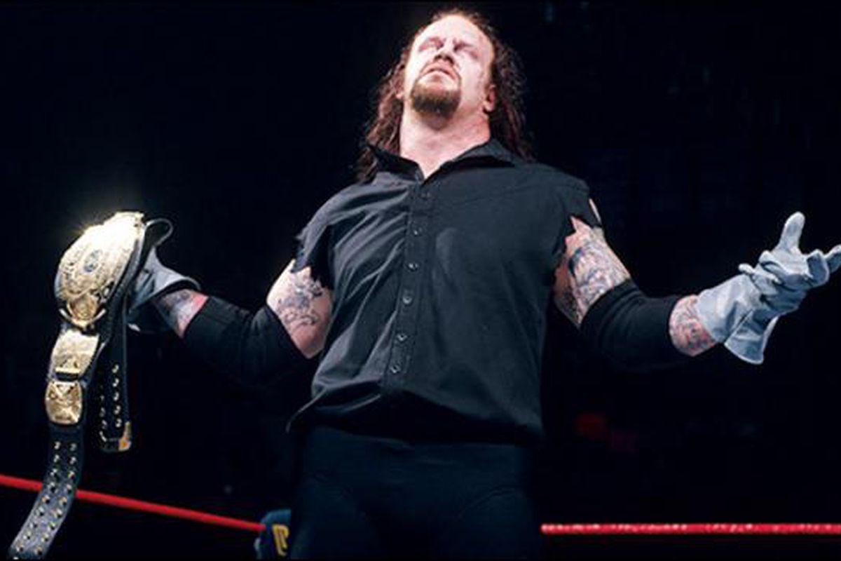 Austin’s first WWF Championship reign would last a day as The Undertaker would take the title by DQ on Raw.5 days later at an MSG house show, Taker would lose the title to Sycho Sid via countout. #WWE  #AlternateHistory