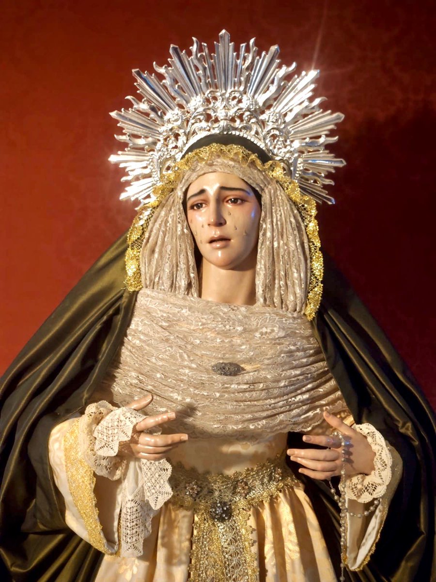 Ayer se llevó a cabo el cambio de nuestros Titulares y preparación de sus altares para la reapertura del Santuario. 

María Stma. de la Concepción viste el manto verde para transmitirnos la Esperanza y confianza que debemos tener en estos tiempos difíciles que estamos viviendo.