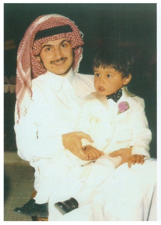 2/2En 1993, son fils a eu un grave accident de Jet-ski.Crâne fracturé, risque de paralysie il est sauvé  à l'hôpital de la Timone de MarseilleDepuis cette date, une relation privilégiée s'est nouée avec la ville de Marseille et la Timone