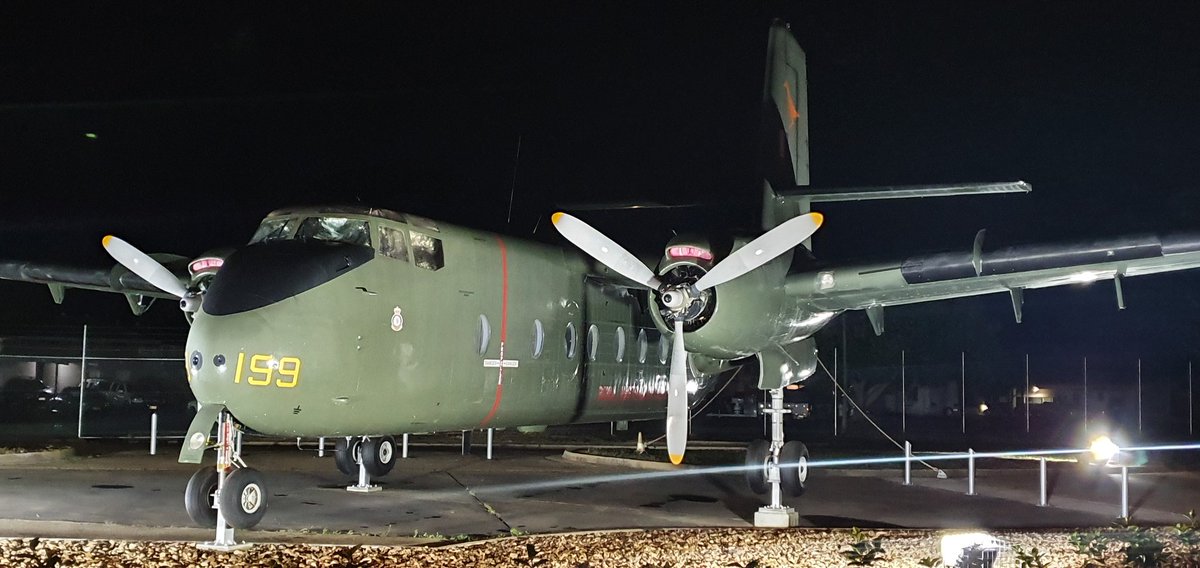 Shinpow16's tweet photo. RAAF Base Townsville Gate Guardian A4-199 now with a new landscaped garden and lighting #ausairforce #caribou #dhc4 #raaf https://t.co/JqkPY0PYHR