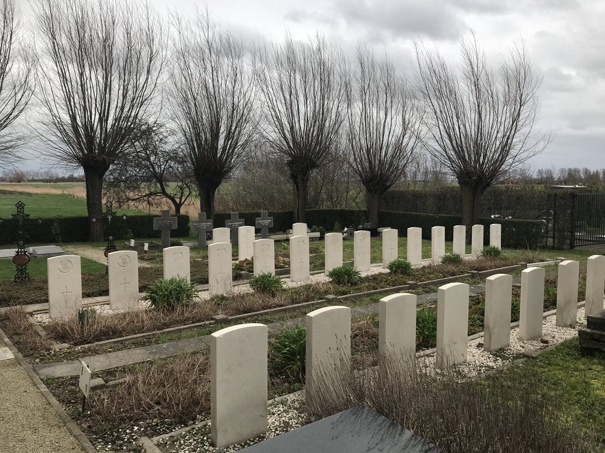  #Dunkirk80: Across the border in Belgium we then visited communal cemeteries around Veurne which contain casualties from the defence here in May 1940.