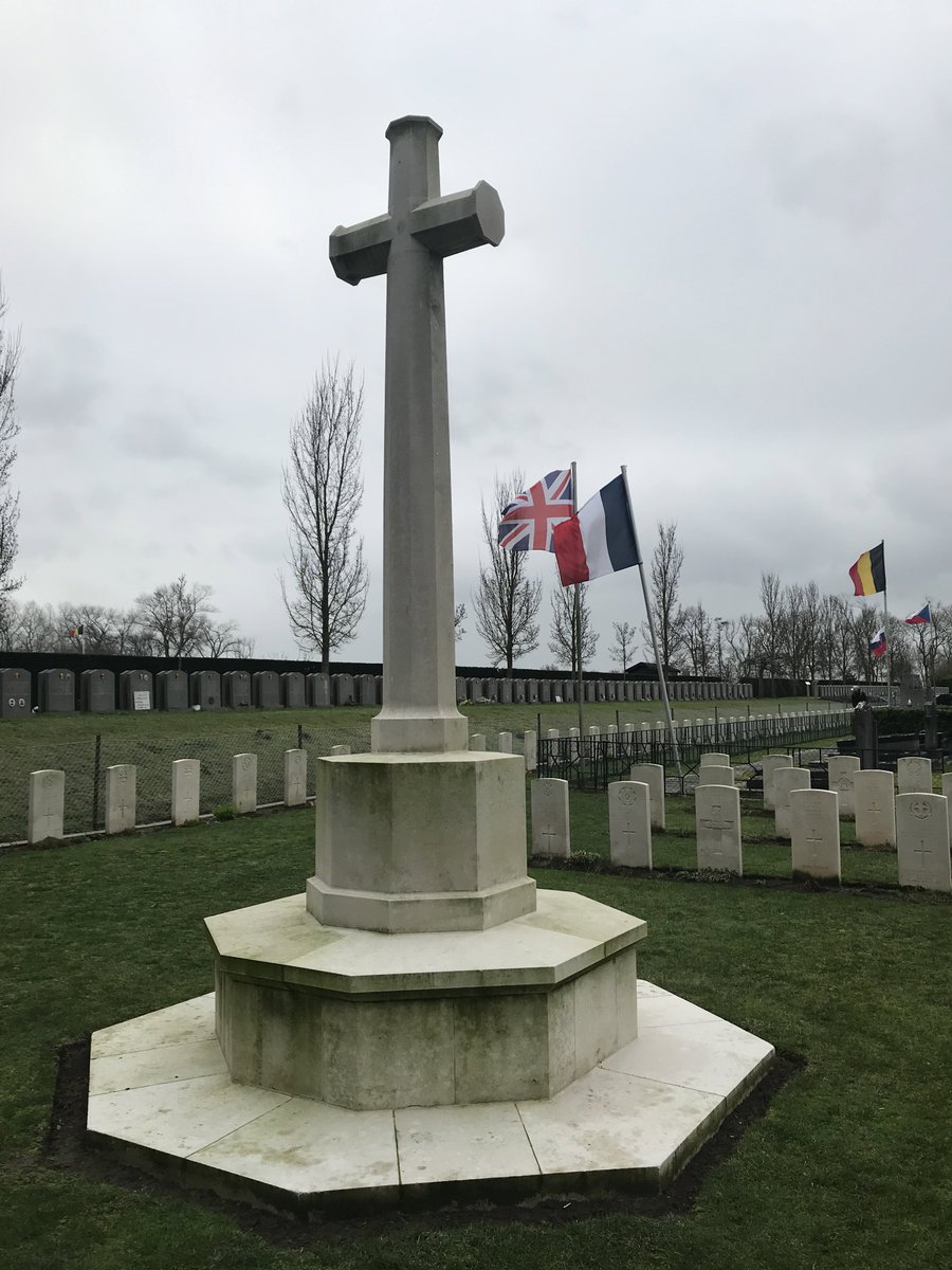  #Dunkirk80: then at La Panne we visited the large cemetery here, often overlooked but many Dunkirk graves here.