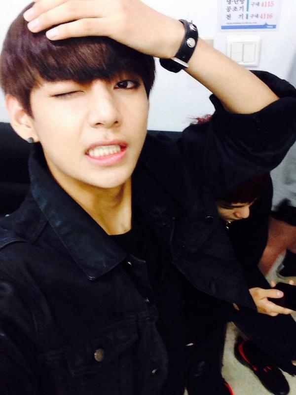 Oke sekarang giliran taehyung - Kumpulan Foto Taehyung update twt dari taun 2013-2020 -Sorry kalau ada yg kelewat :(~ A THREAD ~