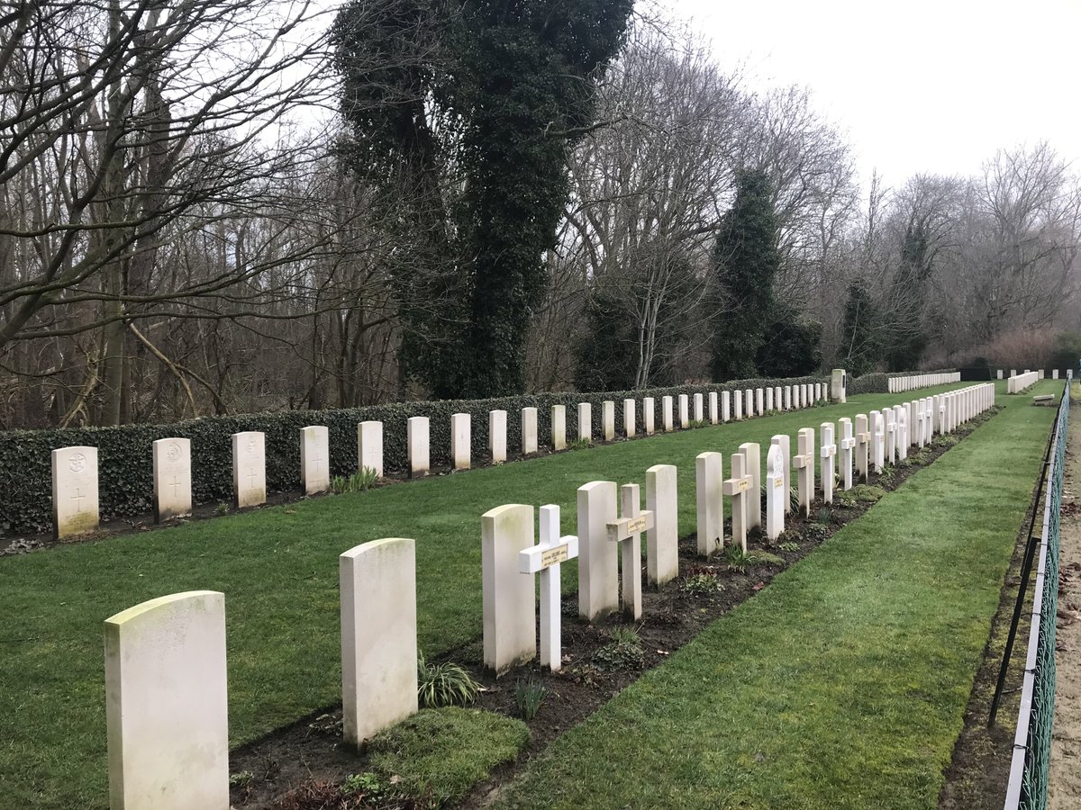  #Dunkirk80: then at La Panne we visited the large cemetery here, often overlooked but many Dunkirk graves here.