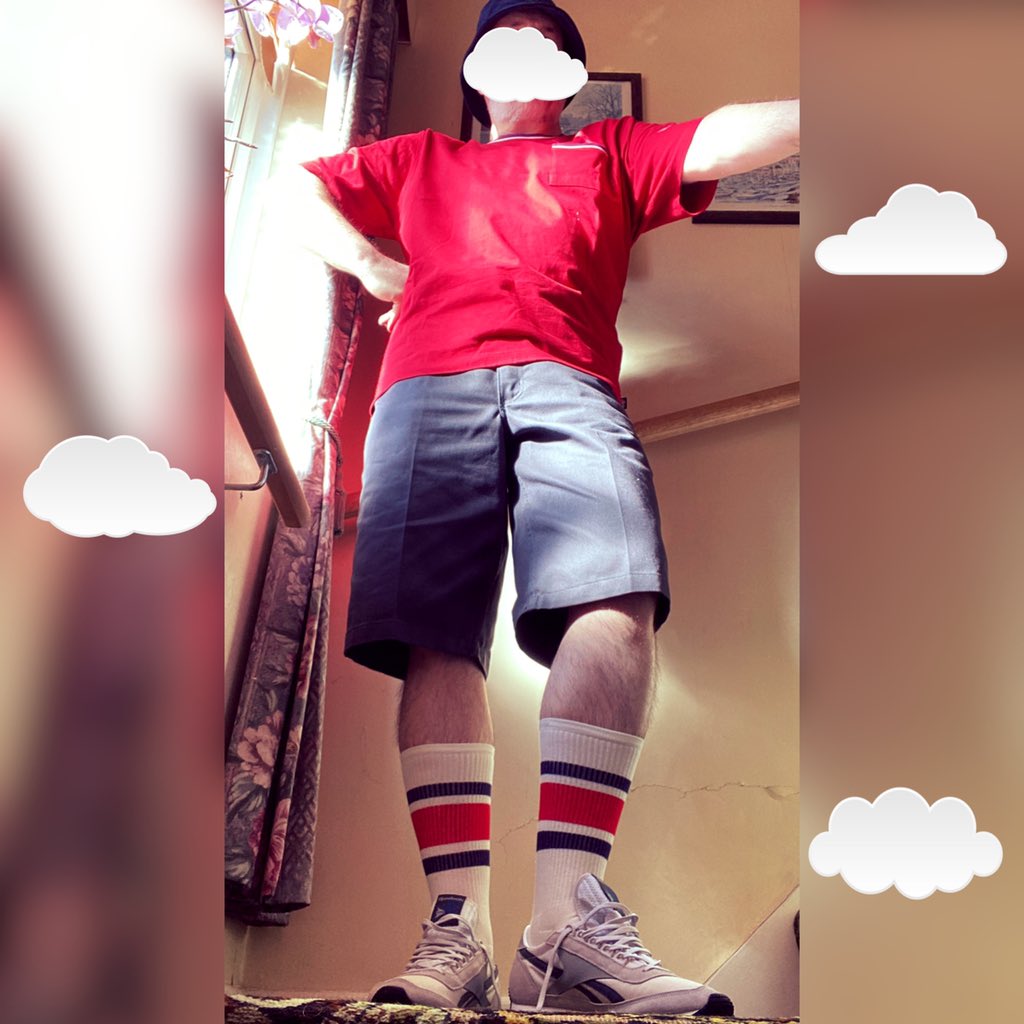 CaptainofSuave's tweet photo. And they shall know him by thee slinkdiddleyness of his person innit.. #sockpower https://t.co/HqXYIGiLqG