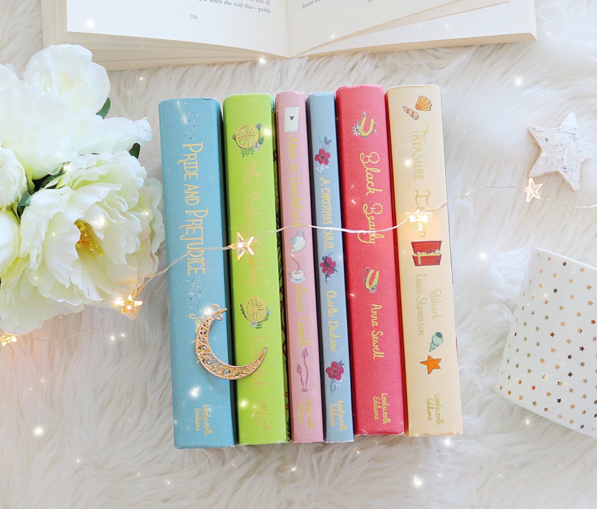 🌟GIVEAWAY🌟 Win a book of your choice (up to the value of £20) Just RT and FLW to win. For an extra entry tag a friend 😊 INT if shipping available. Ends 30.6.20 
(please no giveaway accounts)
