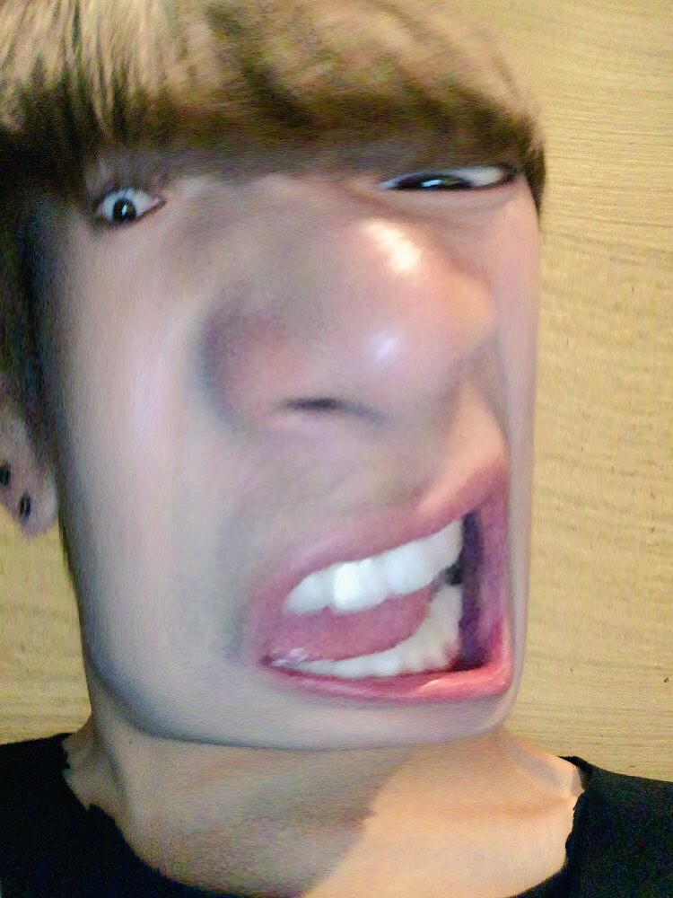 Oke sekarang giliran taehyung - Kumpulan Foto Taehyung update twt dari taun 2013-2020 -Sorry kalau ada yg kelewat :(~ A THREAD ~