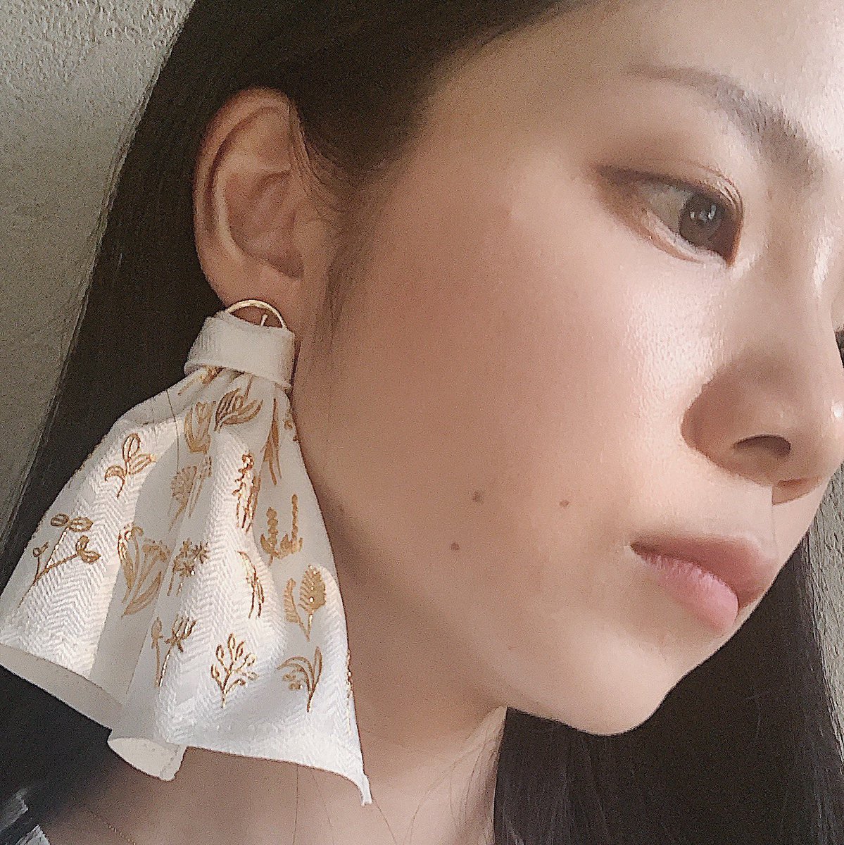 こんなに美しい金彩が着物の上でしか輝けないなんて、、！！イタリアのヴィンテージシルクに乗せられてもこんなにキラッキラ輝いてます。
技術は伝統のまま、筒がきという手書きの技法で。
「金彩の可能性 is ∞」というのを金彩作家の奈津子さん <a href="/nekonatsu_U/">上田奈津子/NatsukoUeda</a> とそしてお客さんと一緒に広めていくぞ