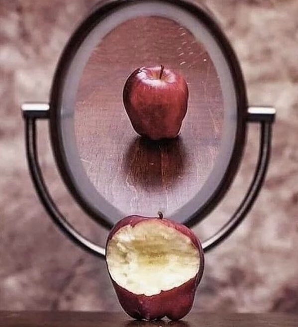 Bu fotoğrafa bir isim koy deseler, “ sosyal medya” derdim.