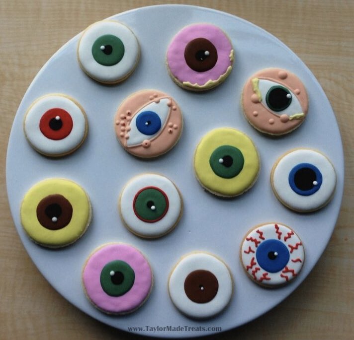 Happy #NationalBiscuitDay! Fancy decorating some eye themed cookies?! Find loads of inspiration via <a href="/Pinterest/">Pinterest</a>! Happy Friday! 👀 🍪