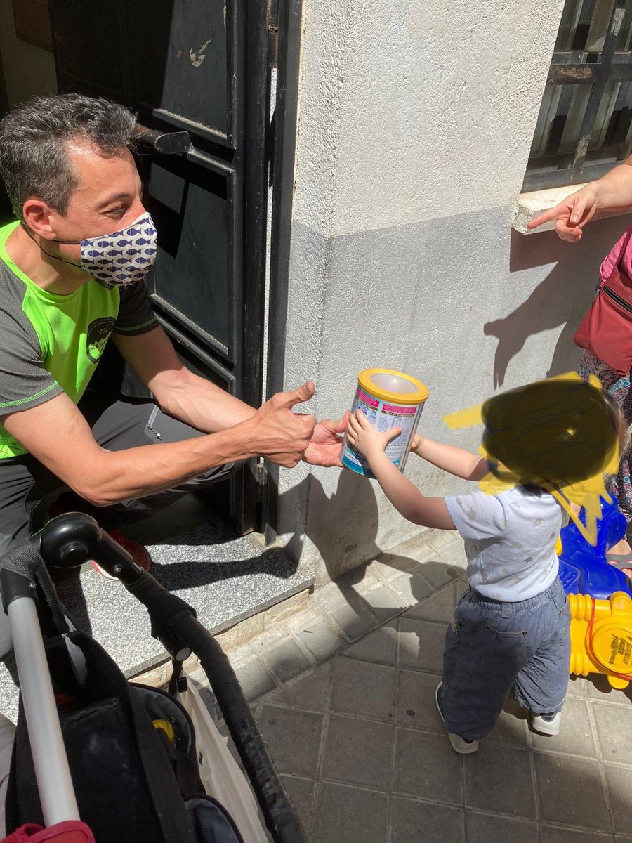redbellasvistas's tweet photo. En nuestro listado de familias hay, actualmente , 1040 personas , 353 son menores de edad . Las instituciones públicas deben asumir su responsabilidad, las redes vecinales no vamos a ser el parche y sustituir sus funciones. #BarriosPorUnaVidaDigna https://t.co/3zcSbhtVGn