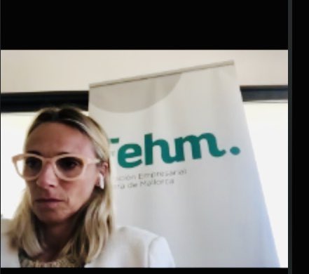 fehmallorca's tweet photo. Ahora en el #webinar 

Preparando la reapertura hotelera con @CroweMadrid 

El gran reto para #reaperturahotelera tiene varios frentes

▶️ asegurar la viabilidad económica si no hay demanda con los mercados cerrados

▶️ofrecer seguridad al cliente sin que se devaluar el producto https://t.co/2IWnCIONm8