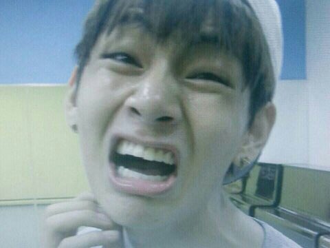 Oke sekarang giliran taehyung - Kumpulan Foto Taehyung update twt dari taun 2013-2020 -Sorry kalau ada yg kelewat :(~ A THREAD ~
