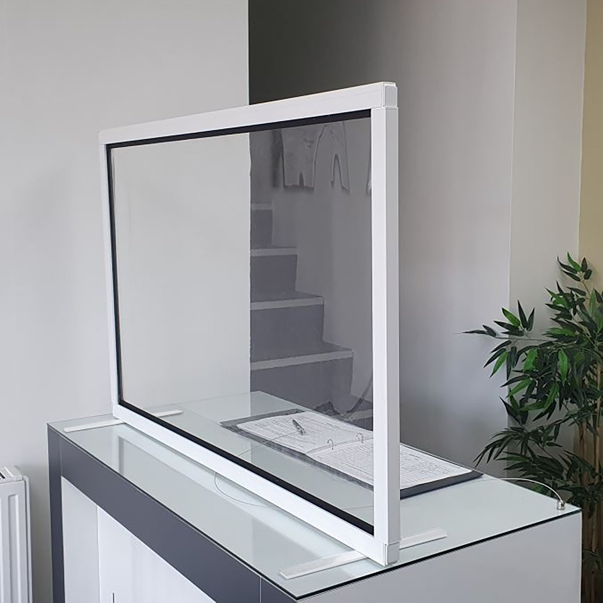 DamsFurniture's tweet photo. Our new clear polyvinyl protective screens with aluminium frames are anti-microbial to reduce the risk of airborne germs between colleagues and visitors from sneezing and coughing, to aid compliance with social distancing requirements whilst maintaining a high level of visibility https://t.co/os3UxQ00PU