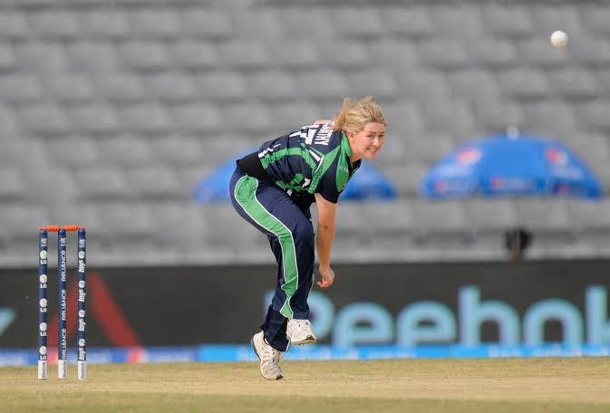 IrishCricketers's tweet photo. A big shout out to the wonderful @louise_3 who has been working on the front line during the #COVID19 pandemic.

Thanks for your bravery in the face of such uncertainty and we look forward to seeing you back out on the pitch sometime soon 🤞

#HealthHeroes #ThankYou https://t.co/xvZjzpTLwp