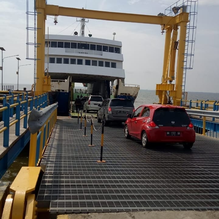 ksop_tgbuton's tweet photo. Kondisi dipelabuhan penyebrangan roro sei selari terpantau aman dan lancar https://t.co/3c6rNyhfHW