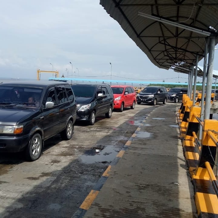 ksop_tgbuton's tweet photo. Kondisi dipelabuhan penyebrangan roro sei selari terpantau aman dan lancar https://t.co/3c6rNyhfHW
