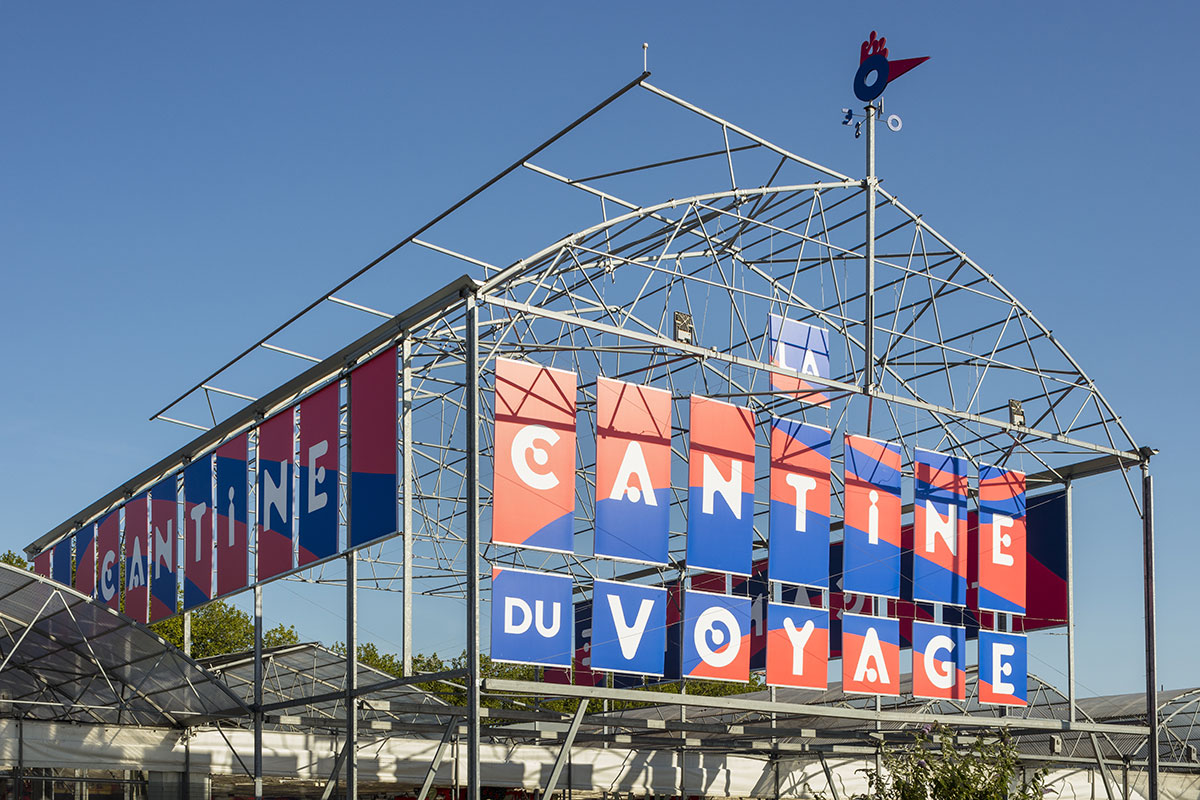levoyageanantes's tweet photo. La Cantine du Voyage, une étape importante du #LVAN, avec cette année une nouvelle signalétique, toujours par @_AppelleMoiPapa
Ouverture prévue le 2 juin https://t.co/zIzEp8lGXR