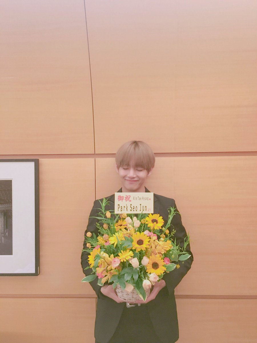Oke sekarang giliran taehyung - Kumpulan Foto Taehyung update twt dari taun 2013-2020 -Sorry kalau ada yg kelewat :(~ A THREAD ~