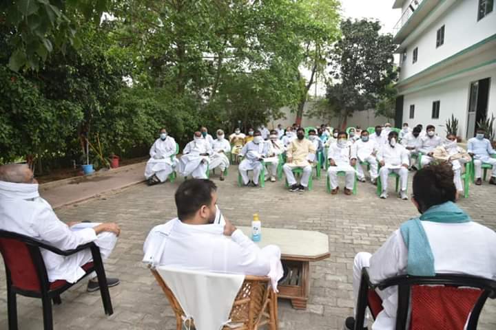 Chandan26695496's tweet photo. आखिरकार डर गयी बिहार सरकार
#ड़रफोक_nitishkumar
#WeSupport_Tejaswi https://t.co/2G2JJNRWUL