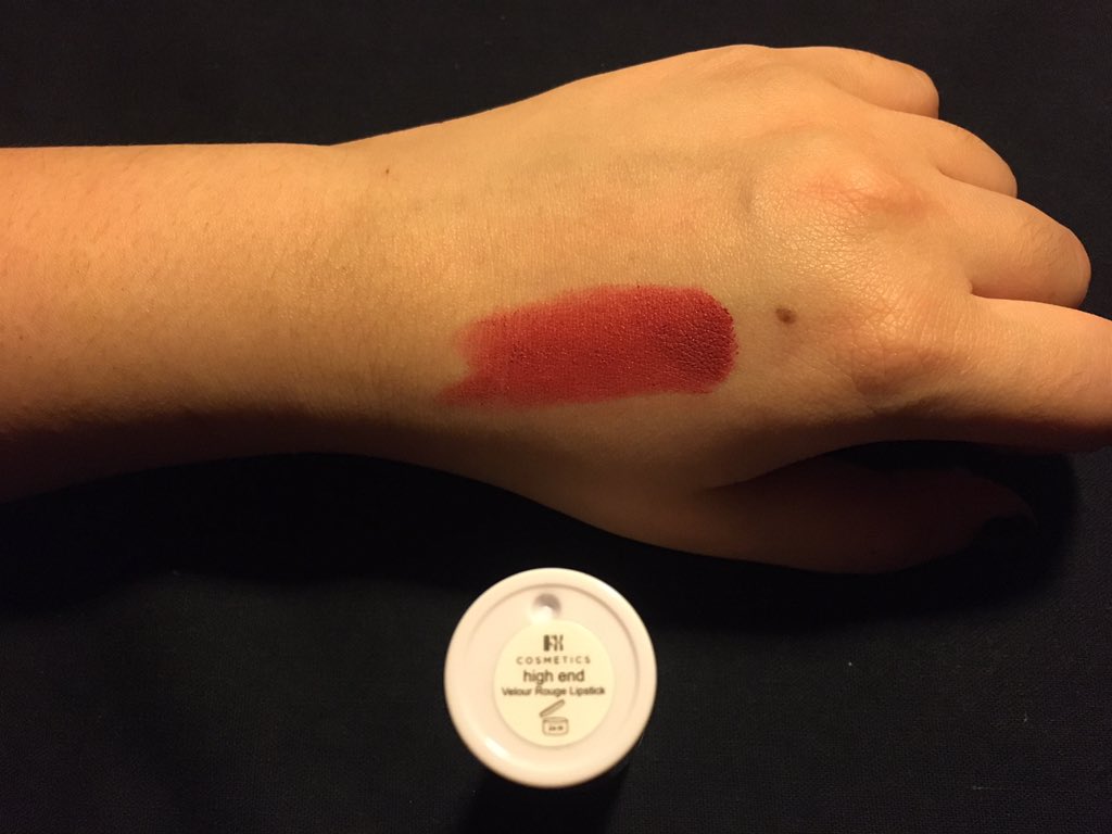 High-End (VR 1.0)I actually really like this shade! It’s such a wearable red that’s not too bright or dark. I usually reserve reds for dinners or events but I could honestly use this shade daily 