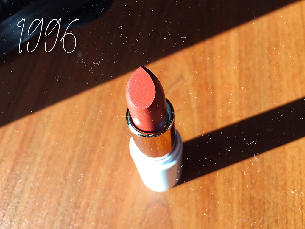 1996 (VR 2.0)A warm rosy nude that leans more rosy than brown, it’s such a good everyday type of shade that you can even wear as blush if you want to.