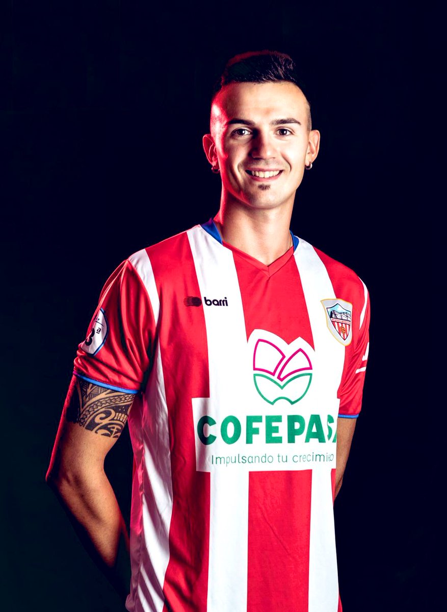 🚨 RENOVACIÓN 🚨

Óscar Carrera, la torre montisonense, seguirá quemando etapas en el Isidro Calderón. Afianzándose en el primer equipo y defendiendo el escudo del castillo.

🦒⚽️🔴⚪️🔴⚪️🔴

#VamosRojiblancos #AupaMonzón

<a href="/CarrePique/">*karre pique*</a>