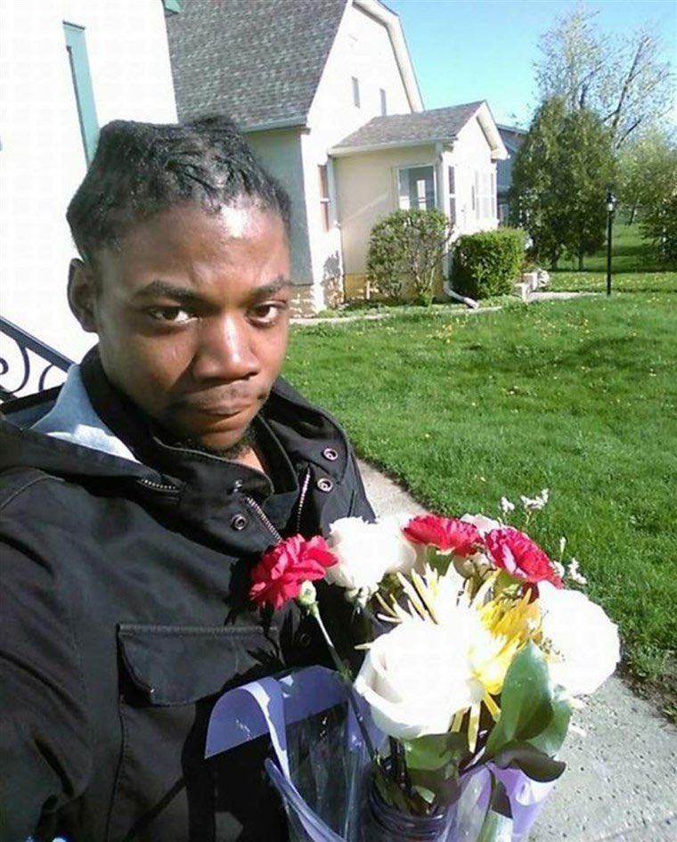 𝐉𝐚𝗺𝐚𝐫 𝐂𝐥𝐚𝐫𝐤killed for wanting to talk to his girlfriend. he had attempted to enter the ambulance she was in when officers arrested him on the ground and was shot. he had hopes of attending college.