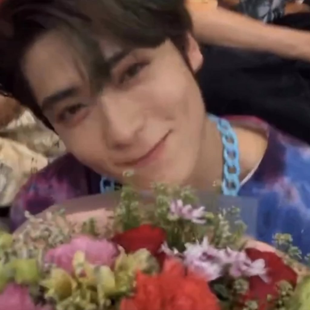 johnnysleftarm1's tweet photo. aww🥰🥺💕               oH😳😤👊 https://t.co/1aGy6ZfVn4