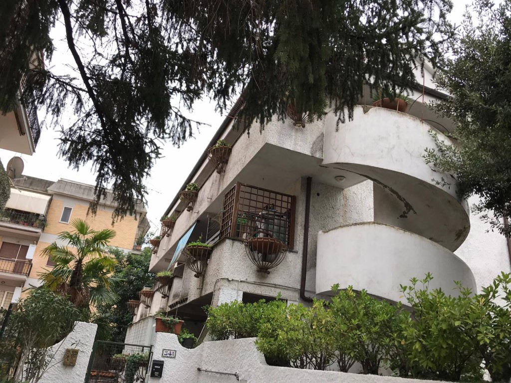 gruppomrcase's tweet image. 📍 #Cassia / Via Capena (Tomba di Nerone)
🏠 Appartamento in #affitto
▪️ 50 mq - 2° piano
▪️ € 690,00 al mese

Per tutti i dettagli ➡️ bit.ly/2M8r2Up

Gruppo #MrCase
Consulenti immobiliari dal 1982
Agenzia Corso Francia, 130
Tel 06 3340000
mrcase.it