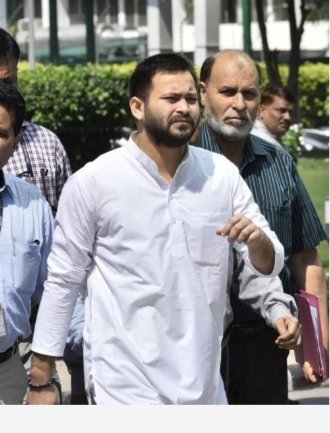 AmitKumarJNUite's tweet photo. "हम झूठ-मूठ का कुछ भी नहीं चाहते
और हम सब कुछ सचमुच का देखना चाहते हैं
ज़िन्दगी,समाजवाद, या कुछ भी और".-पाश
#WeSupport_Tejaswi https://t.co/epxUhcyzDH