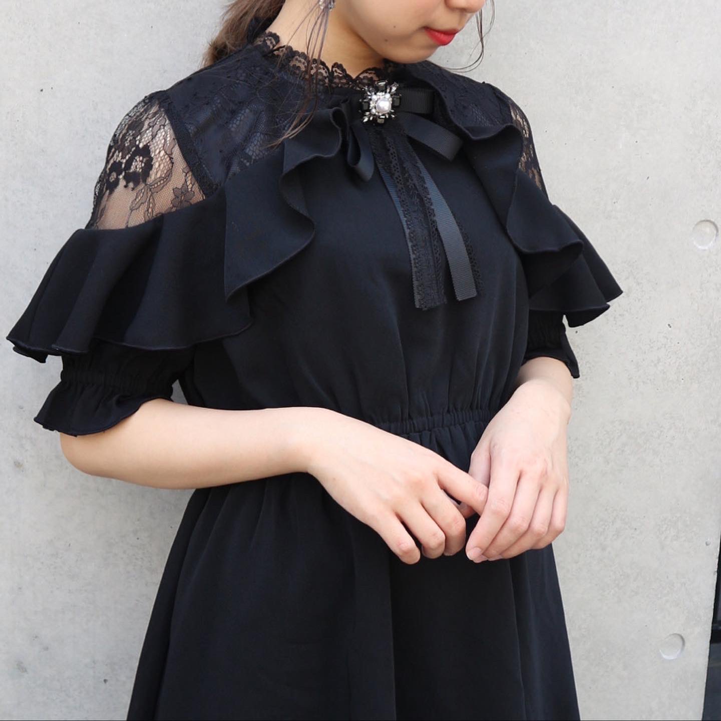 Rojita Twitterissa New Arrival 肩レースブローチ付きワンピース 7 900 Tax 新作ワンピース入荷中です さりげない透け感が魅力のワンピースです Rojita T Co Ynryenb5wq Twitter