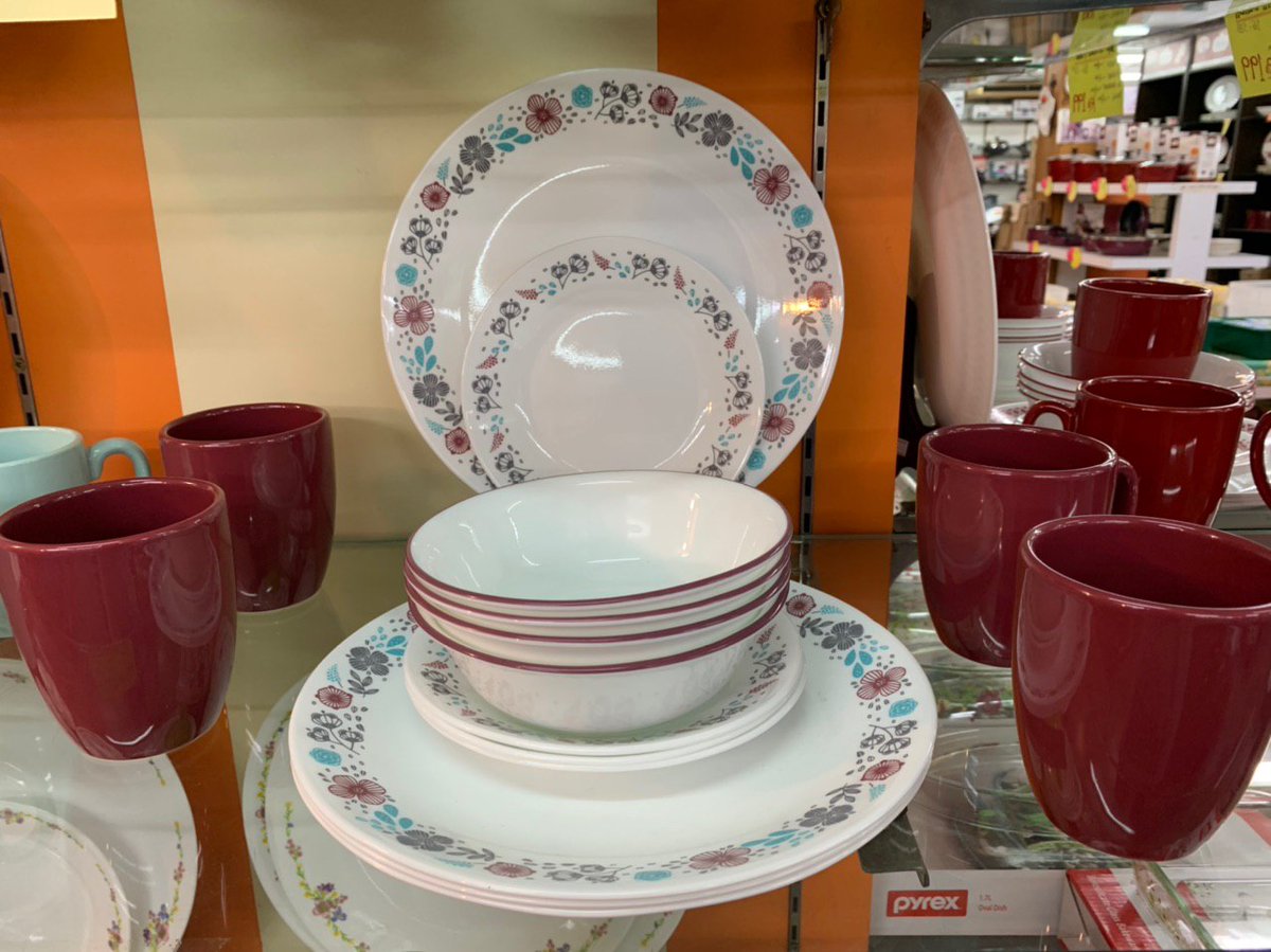 Che_ieyka's tweet photo. Bismillah, assalamualaikum. Ramai tak peminat corelle dekat sini? Sy ada jual set corelle ready stok. Harga RM250 (exclude postage) je satu set 16pcs ada mug sekali. Please RT thank you 😊 https://t.co/tKufo4Qmvh