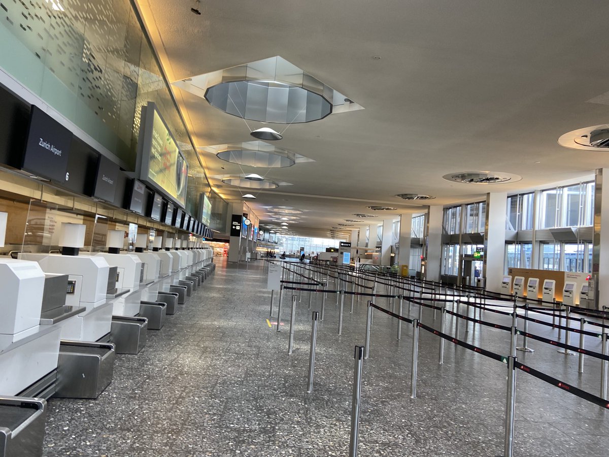 raphaelastefand's tweet photo. Flughafen Zürich fährt wieder hoch-so leer habe ich die Hallen nie gesehen, shops closed, heute mittag in Österreich,13.25,ORF 2 https://t.co/c5Xz54Cl31