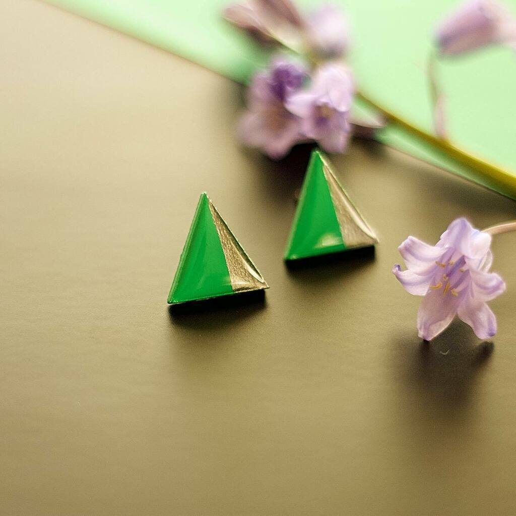 naoi_store's tweet photo. Cute little triangles - love this shape for earrings and even better when it comes to stud earrings😍😍
Happy Friday!! .
.
.
.
.
. .
#papercraftingaddict #papercraftersofinstagram #creativebusinessowner #homebasedbusiness #madeinireland #supportsmallbu… https://t.co/VHH9D0viKl https://t.co/4OQ2jFzKKY