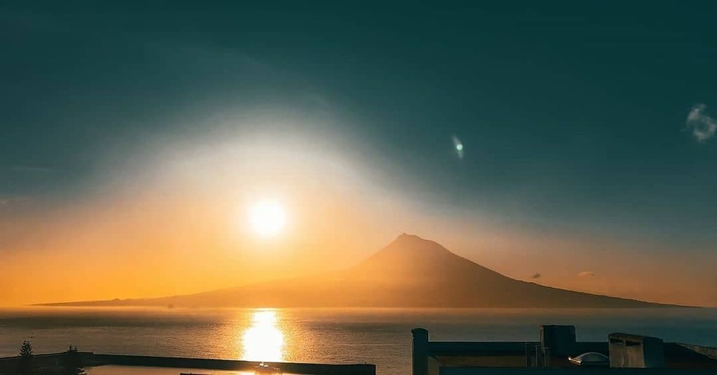 AzoresWhatElse's tweet photo. O que achas da foto? Deixa a tua opinião nos comentários!
.
Photo By @lipevgoncalves Para uma 6a feira, está só IMPECÁVEL.
O paraíso tem destas coisas!
.
#p3top #VisitPortugal @visitportugal #faialisland #InstaPassport #igTravel
#InstaGoodMyPhoto #JustGoShoot #ExploreToCre… https://t.co/fbMbAOcz0Y