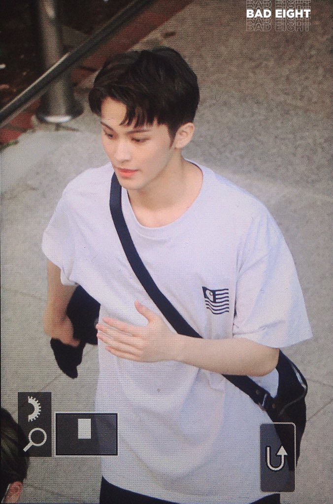 bad8ight's tweet photo. 200529 여름의 얼굴💘☁️💘
#마크 #MARK #NCT127 https://t.co/Drcv8LgWPG