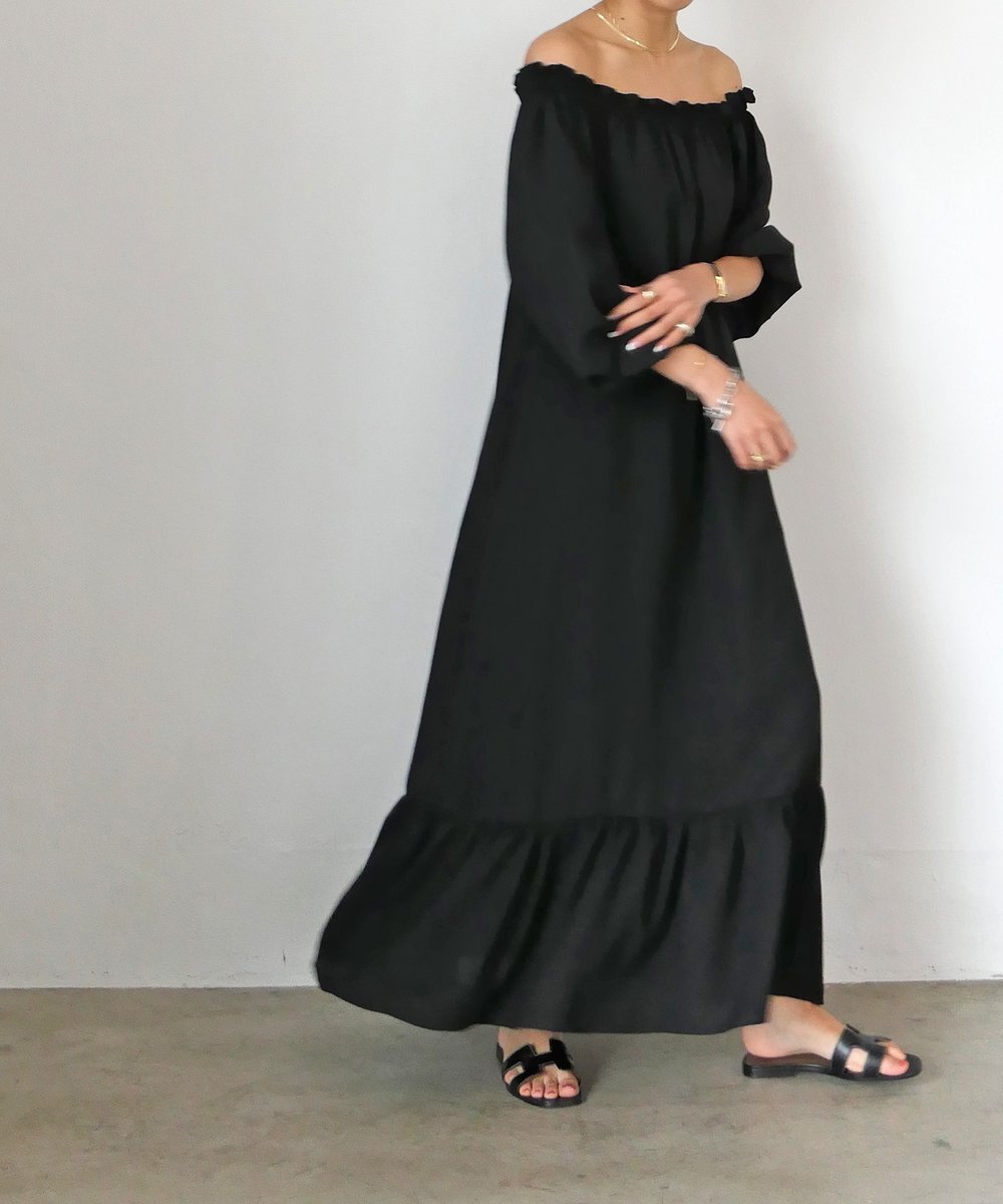 Akte New Arrival オフショルダーデザインがトレンド感もあり 一枚で女性らしく着ていただけるワンピース プチフリルが大人の可愛らしさを演出してくれます オフショルダーロングワンピース 15 800 Tax T Co Fowscw0neo Akte