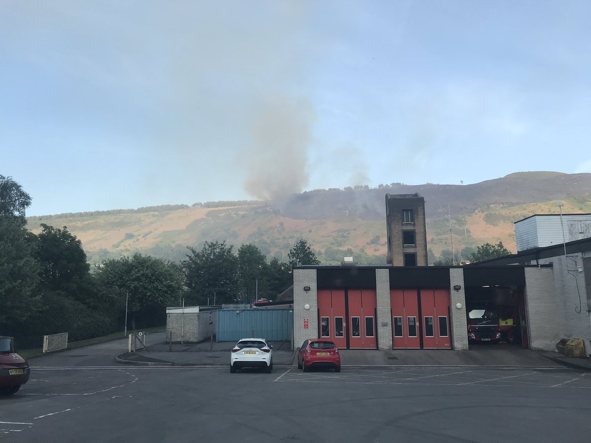 wildfire_craig's tweet photo. Fantastic work by @SWFireandRescue tactical burn team from Tonypandy Fire station last night,managing the fire safely and effectively using tactical burning.Great to see the tactics being used by crews, stopping the fire from jumping paths and risking communities #wildfiretoolbox https://t.co/I8GaRdaatQ