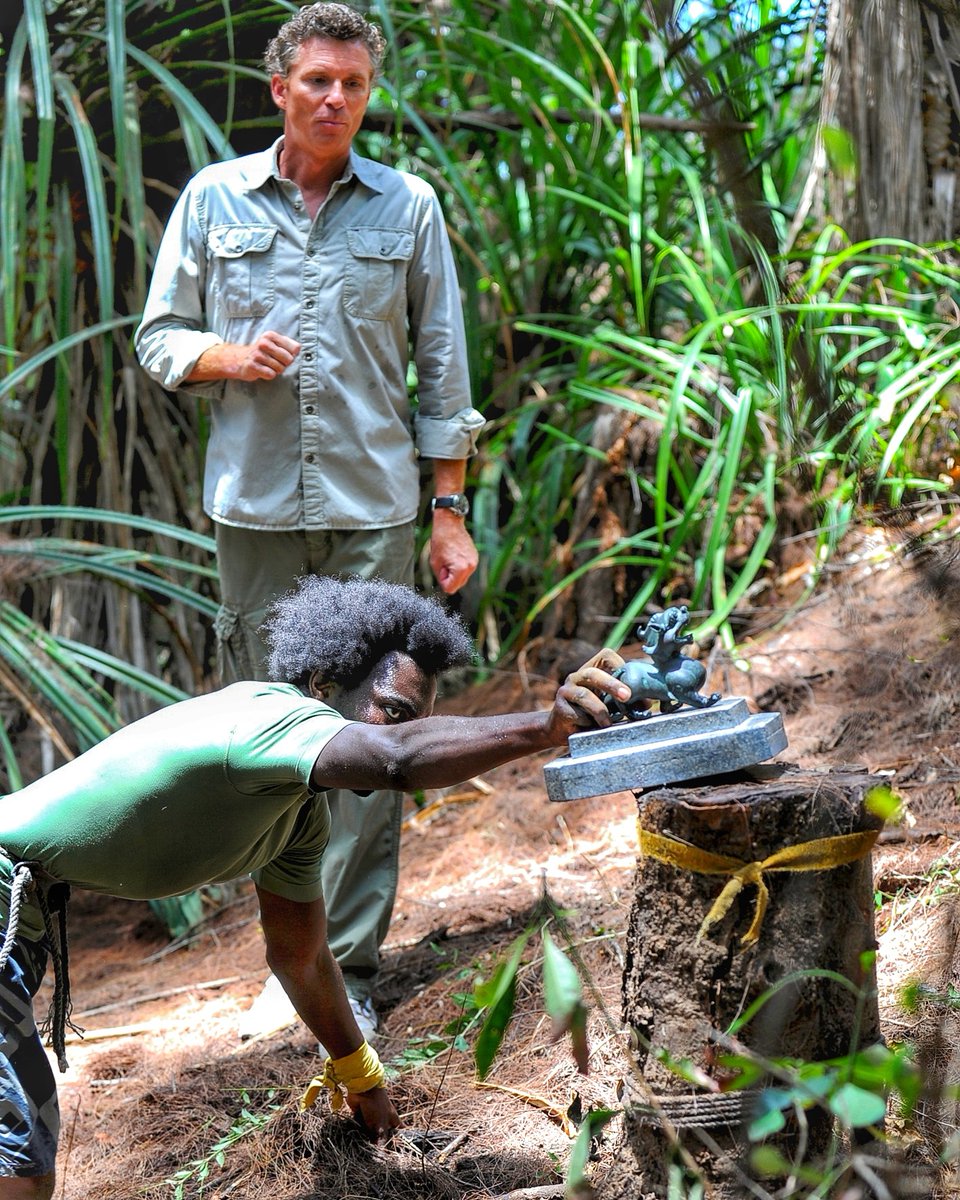 KUNLEKL10's tweet photo. #finalekohlanta #orientation #ilsagitdetrepret #monkake #dernierelignedroite #kohlanta2020 
Derniere marche avant d'acceder aux poteaux mon kaké @claude_koh 💪🏿💪🏿💪🏿come on.

Il vaut mieux suivre le bon chemin en boitant que le mauvais d'un pas ferme.🙏🏿🙏🏿🙏🏿 https://t.co/OPhc9qLLMa