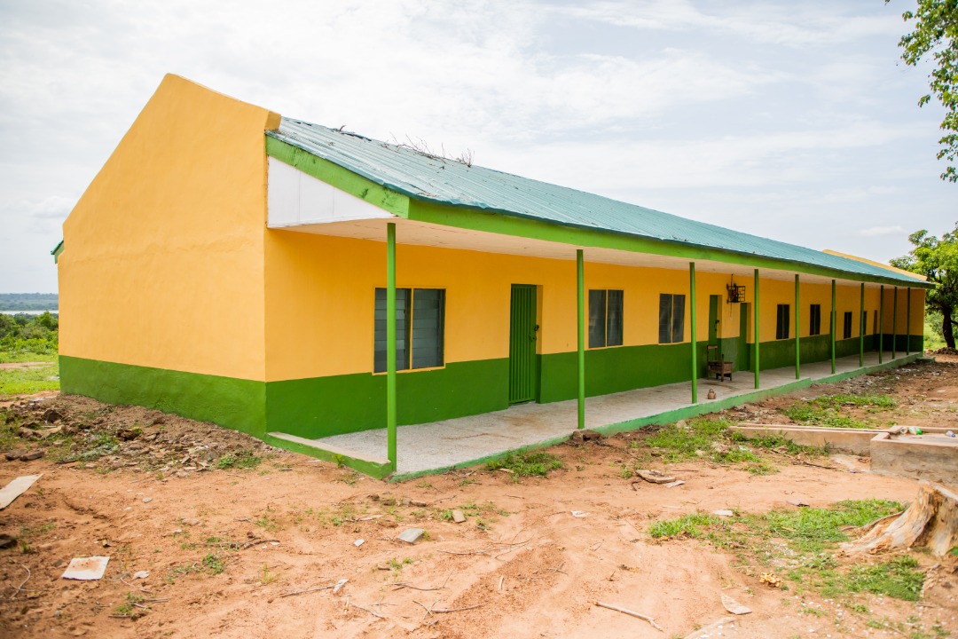 MrLekanAdigun's tweet photo. Jamaat Nasiru Islam Comprehensive High School, BEFORE and AFTER Gov @RealAARahman's intervention. You can call your friends to confirm. It's done. #365DaysAfterOtoge https://t.co/ZAwa7AjrR0