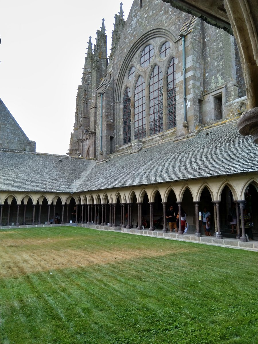 The most famous part of Mont-Saint-Michel is probably the 13thc Gothic building known as the Merveille (marvel). It has three layers comprising cellar & pilgrim hall, the scriptorium (now known as the knights' hall) & dining room, and finally the cloisters and refectory. 13