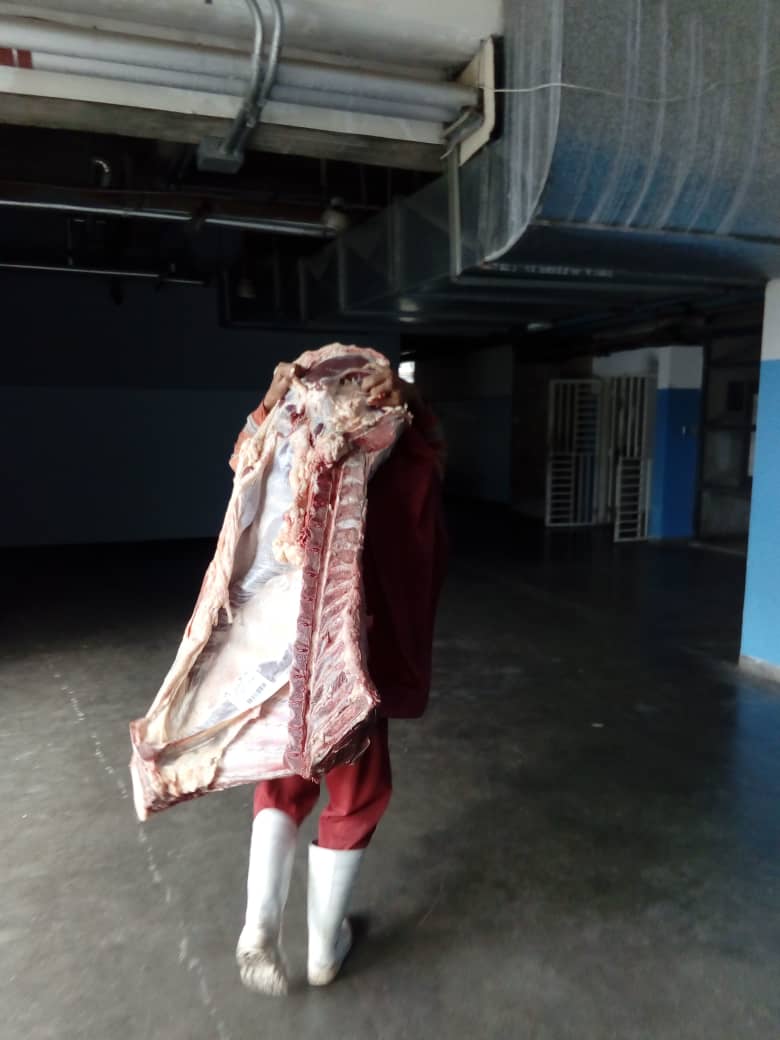 #29May Honrando el convenio, mes a mes cumple la Asociación de Ganaderos de Alberto Adriani (ASODEGAA), donó 404 kilos de carne en canal y dos trastes, para cubrir las necesidades proteicas de los pacientes hospitalizados en el <a href="/IAHULAOFICIAL/">IAHULAOFICIAL</a>

#LaFuerzaDelPueblo