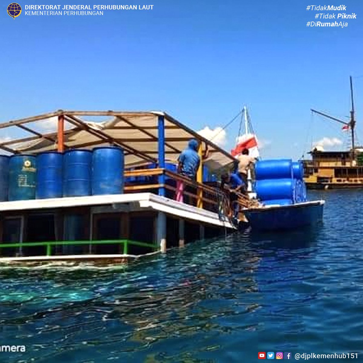 djplkemenhub151's tweet photo. #KawanLaut, Kepala Kantor Unit Penyelenggara Pelabuhan (UPP) Kelas II Labuan Bajo Simon B. Baon menghimbau para pemilik memperhatikan kondisi kapal wisata. Terutama selama Pandemi Covid-19 banyak kapal wisata tidak… https://t.co/faWAJH8YVd https://t.co/VmonWodJWu