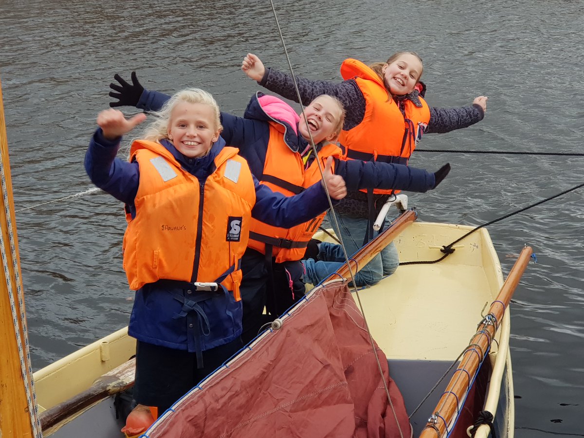 VACATURE VAN DE WEEK | Lijkt het jou leuk om met je kritische blik, luisterend oor, en ervaring met #vrijwilligerswerk de Zeeverkenners Johannes de Doper in Breukelen te helpen groeien? Bekijk dan hier de vacature: bit.ly/3ch2jYy

Foto: Zeeverkenners Johannes de Doper