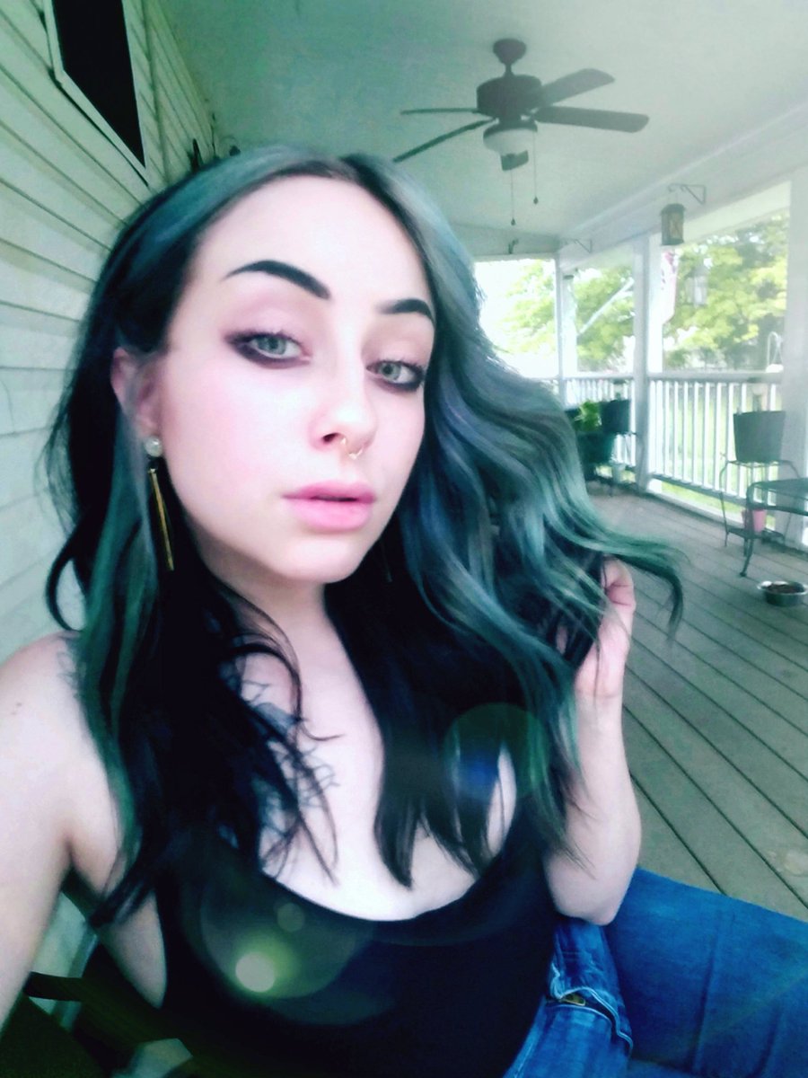 AiFindom's tweet photo. Good morning Findom. It is a great day to $umbit, $erve, and $end little piggies. 💋

Make sure to please your #Goddess today loser, you might get noticed for once. 😂😘

Findom realFindom finsub paypig humanatm Domme footworship https://t.co/OrIYDaT5YT
